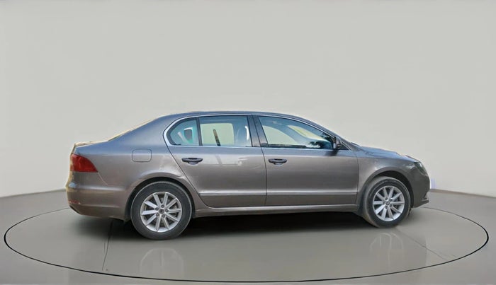 2014 Skoda Superb ELEGANCE 2.0 TDI CR AT, Diesel, Automatic, 1,22,522 km, exterior