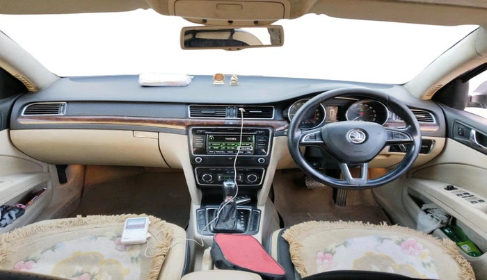 2014 Skoda Superb ELEGANCE 2.0 TDI CR AT, Diesel, Automatic, 1,22,522 km, interior