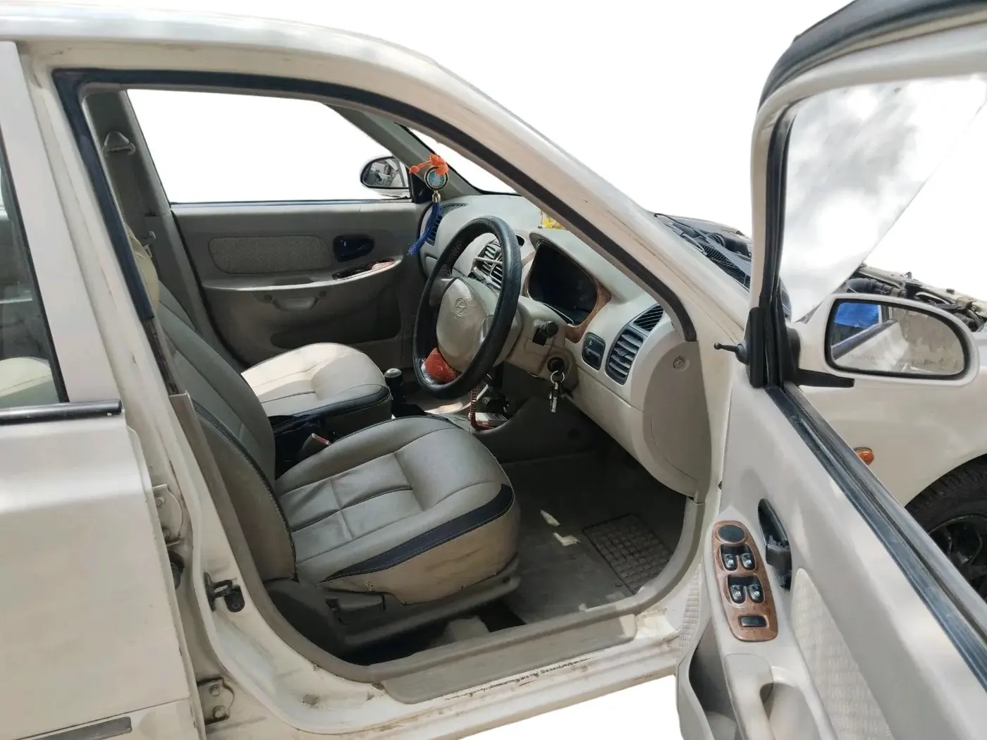 2013 Hyundai Accent GLE, CNG, Manual, 54,999 km, interior