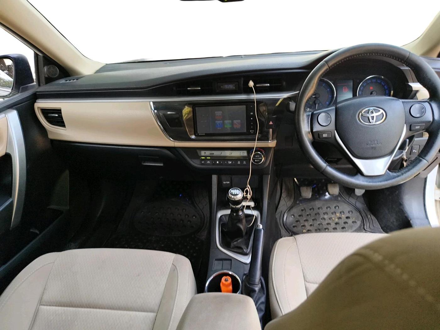 2014 Toyota Corolla petrol, Petrol, Automatic, 1,12,069 km, interior