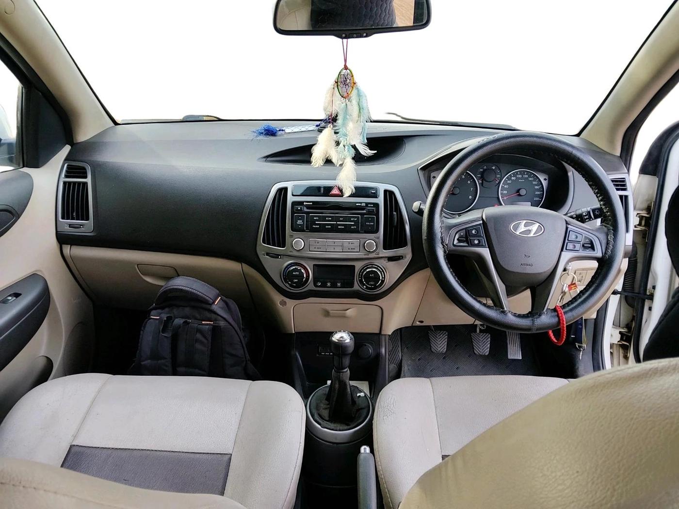 2013 Hyundai i20 SPORTZ 1.2, Petrol, Manual, 52,932 km, interior
