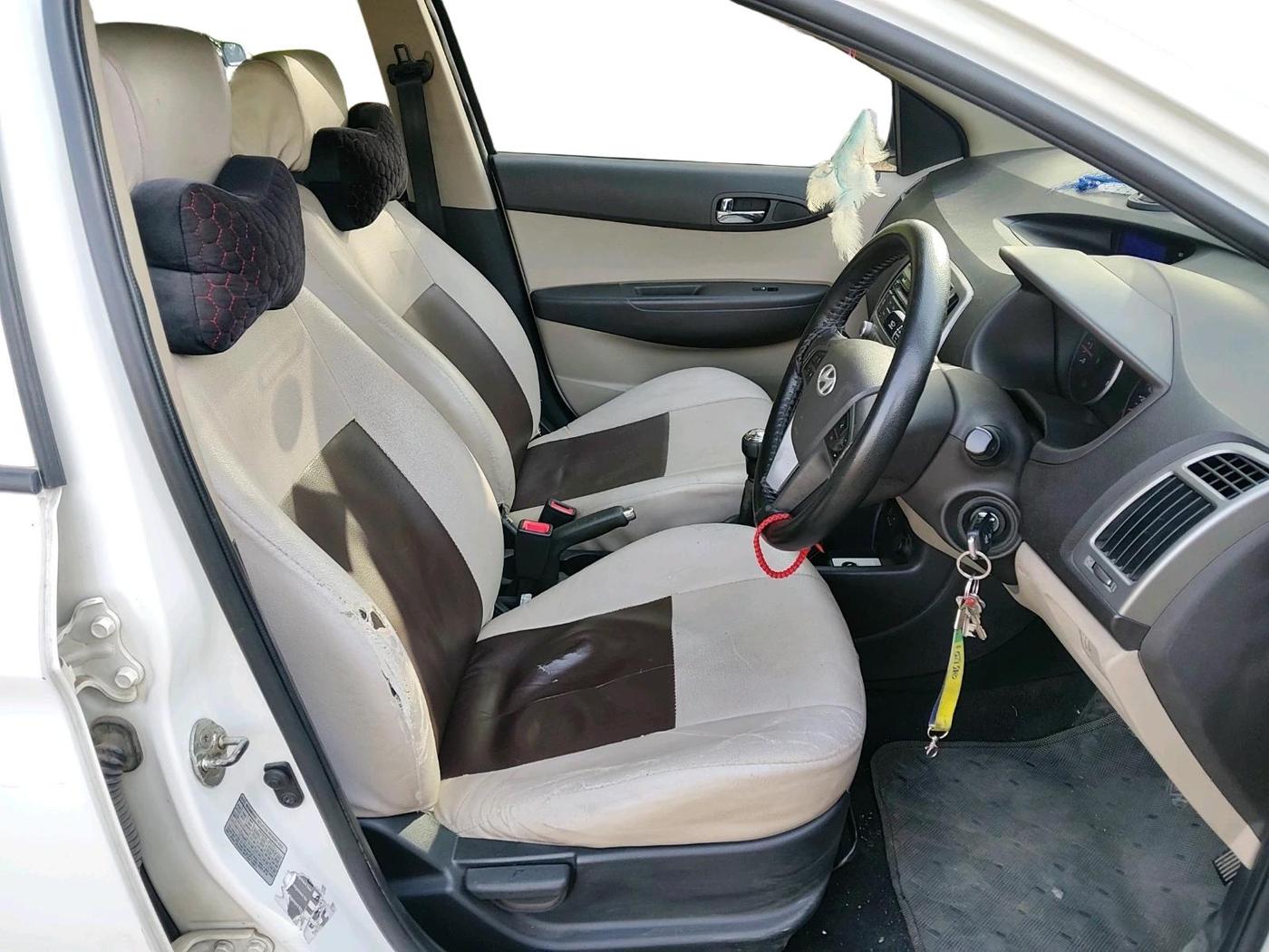 2013 Hyundai i20 SPORTZ 1.2, Petrol, Manual, 52,932 km, interior