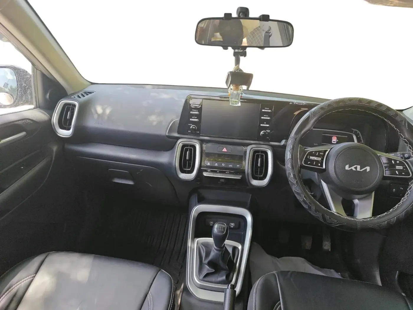 2024 KIA SONET HTK (O) 1.2 Petrol MT, Petrol, Manual, 13,746 km, interior