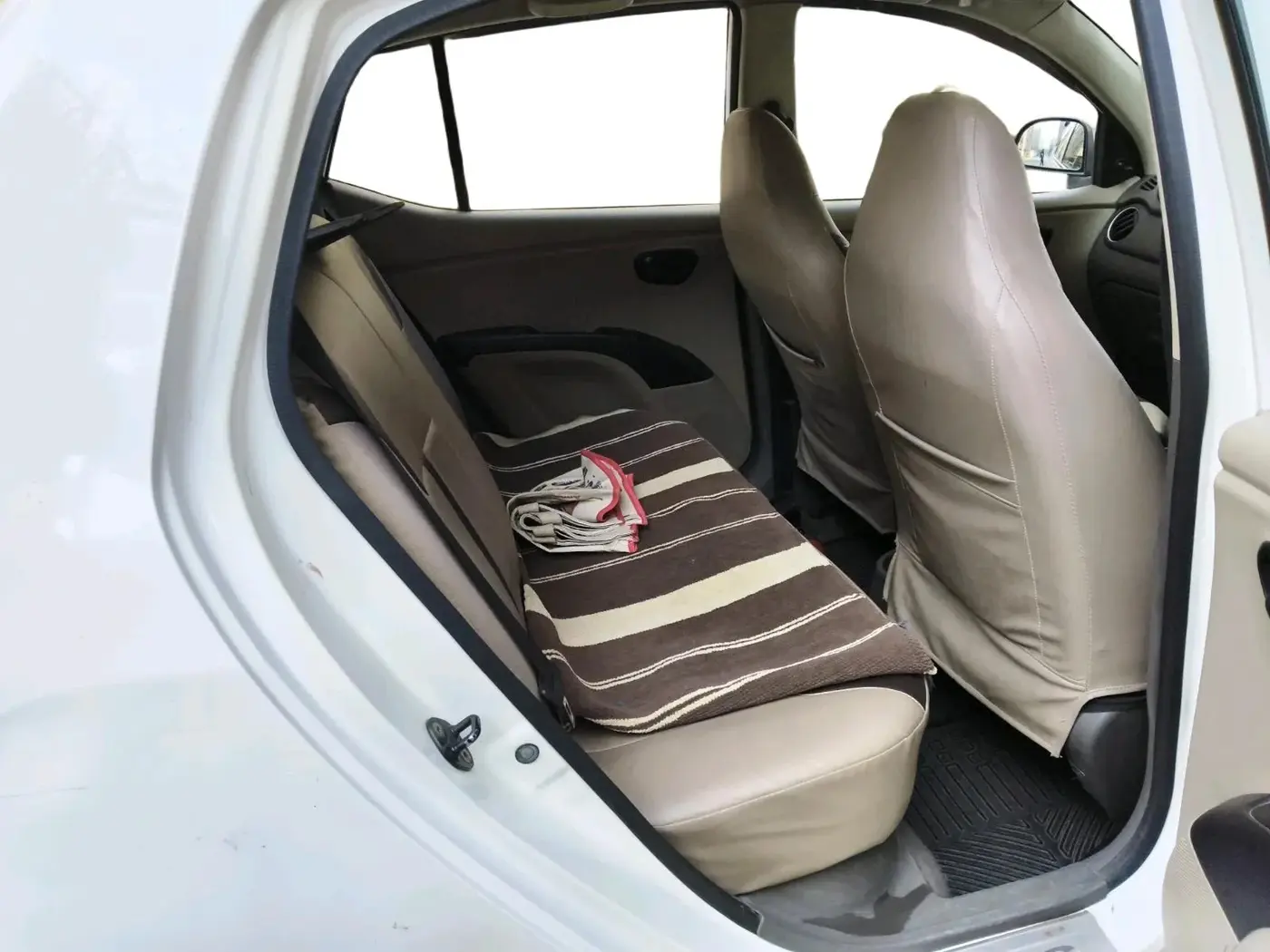 2014 Hyundai i10 MAGNA 1.1, CNG, Manual, 82,310 km, interior