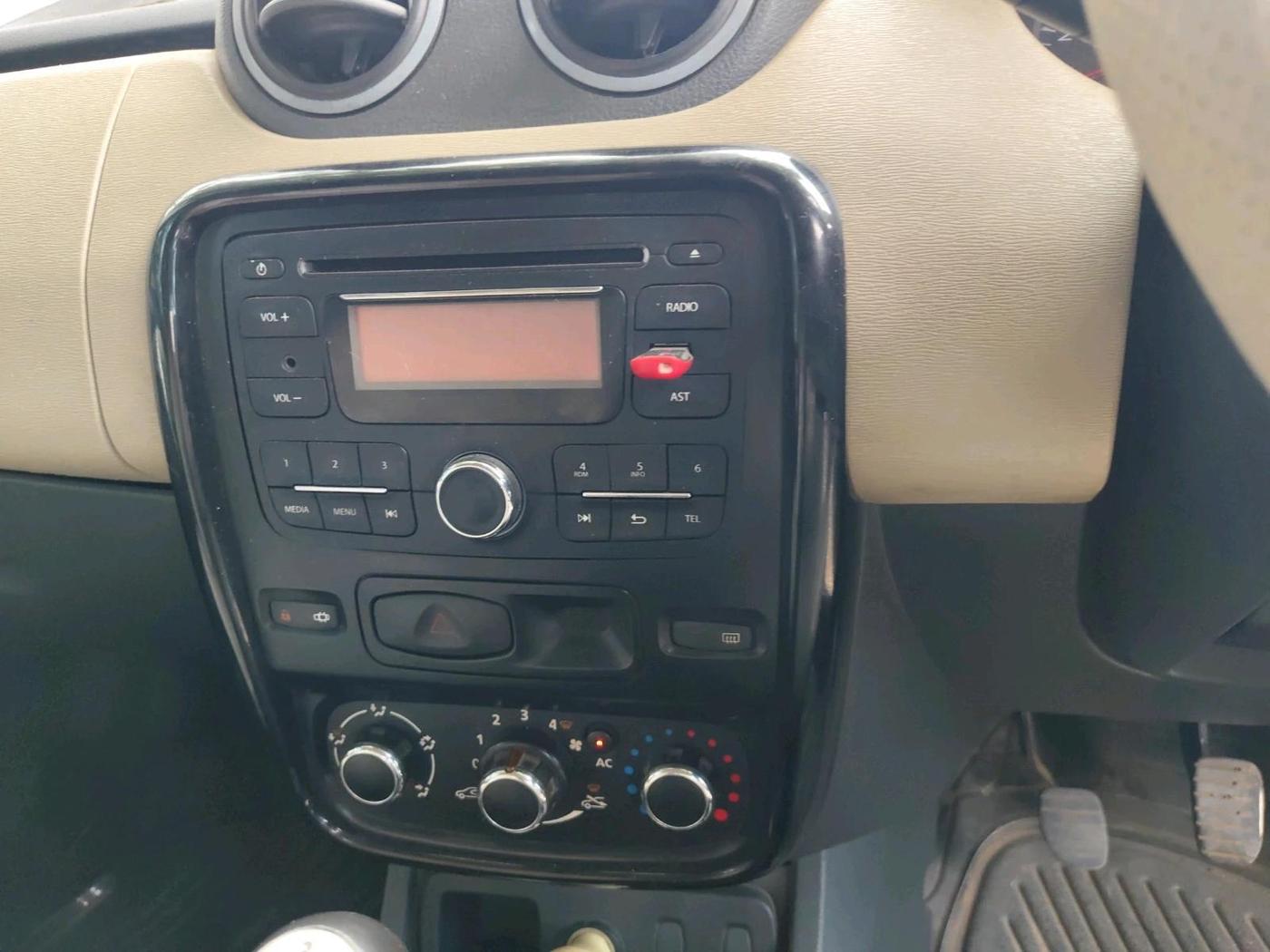 2013 Renault Duster 85 PS RXL DIESEL, Diesel, Manual, 1,47,360 km, interior