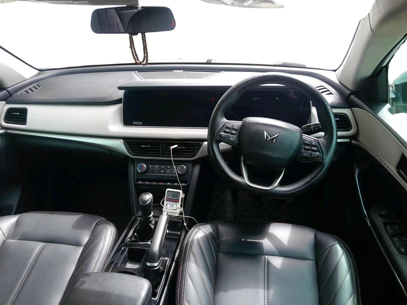 2024 Mahindra XUV700 AX 5 D MT 7 STR, Diesel, Manual, 34,637 km, interior