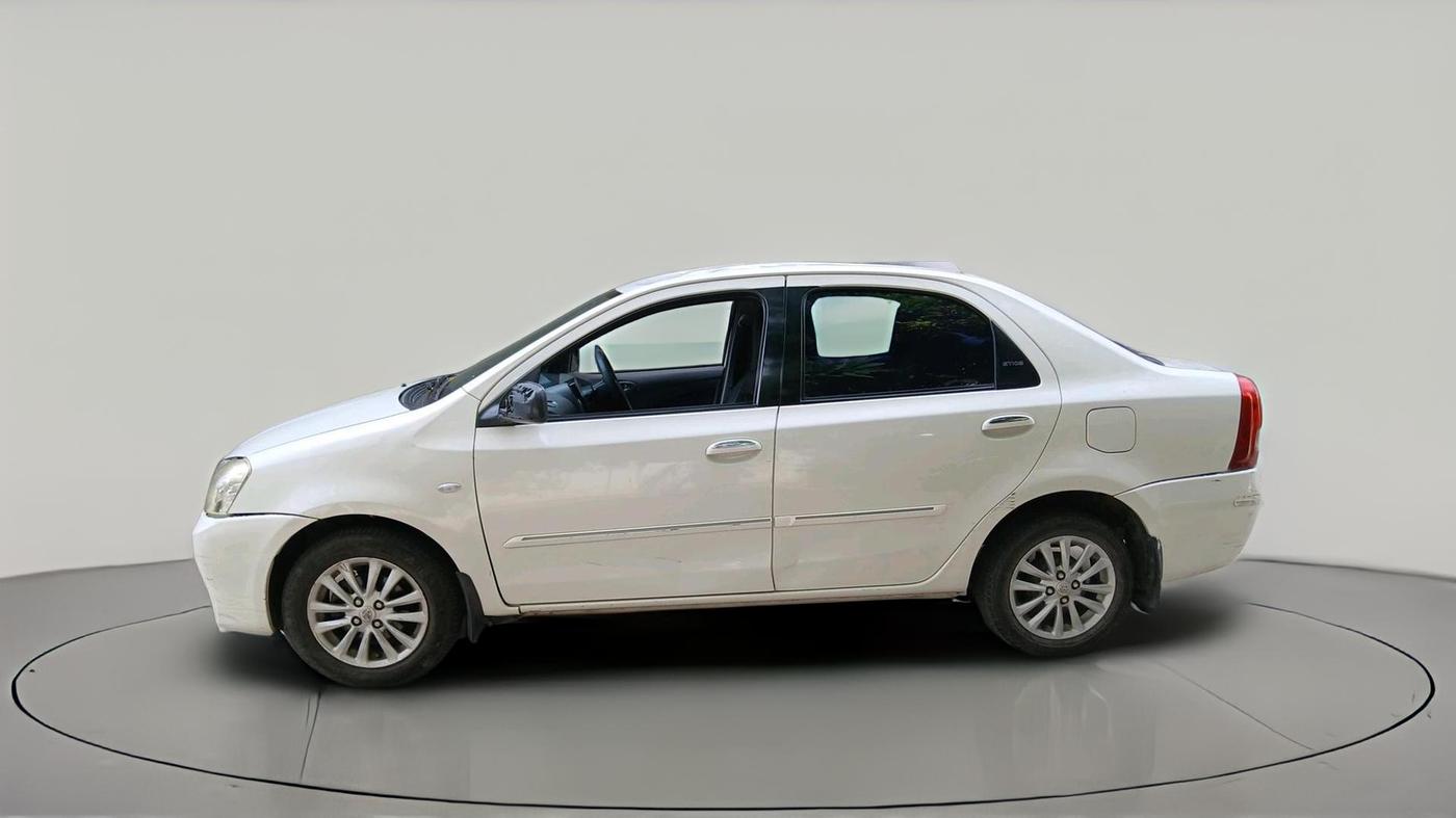 2011 Toyota Etios V, Petrol, Manual, 1,32,533 km, exterior