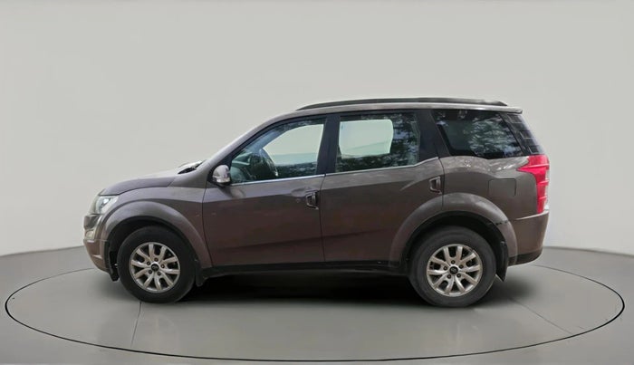 2017 Mahindra XUV500 W10, Diesel, Manual, 2,66,120 km, exterior