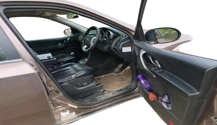 2017 Mahindra XUV500 W10, Diesel, Manual, 2,66,120 km, interior