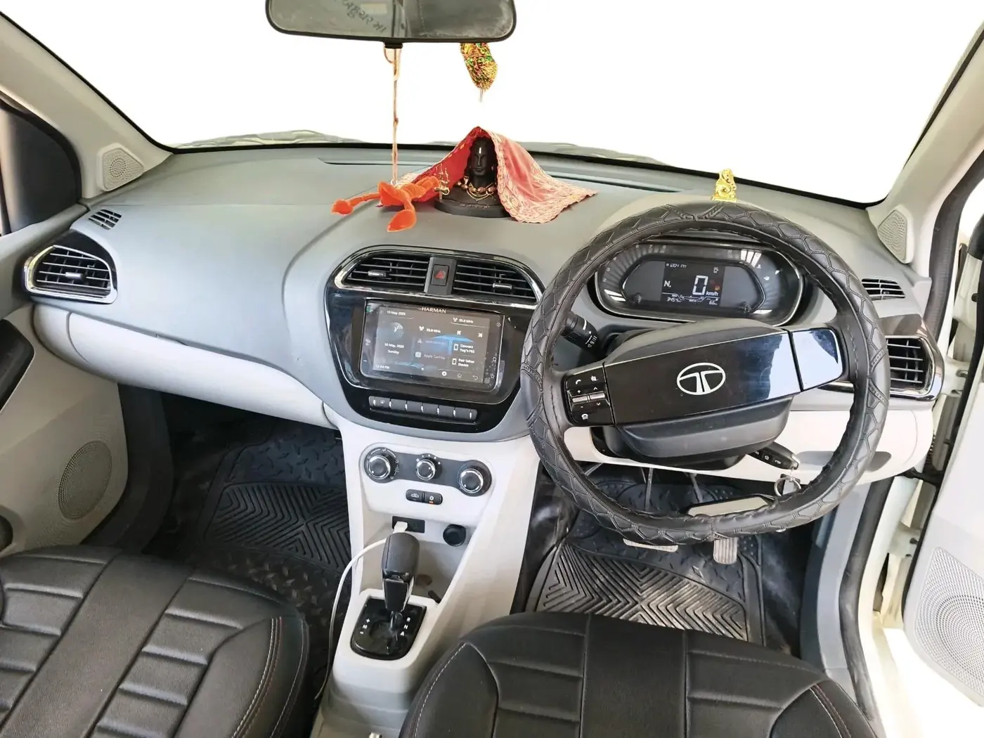 2025 Tata Tiago XTA PETROL, Petrol, Automatic, 3,454 km, interior