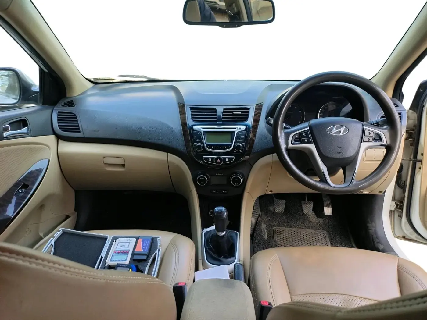 2014 Hyundai Verna FLUIDIC 1.6 VTVT SX, Petrol, Manual, 1,66,141 km, interior