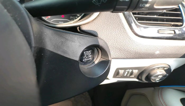 2018 Jeep Compass LIMITED 2.0 DIESEL, Diesel, Manual, 1,20,870 km, interior