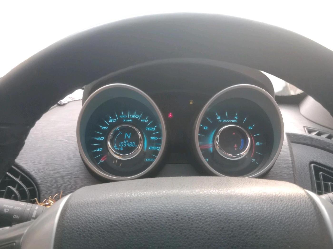 2017 Mahindra XUV500 W10, Diesel, Manual, 1,03,480 km, interior