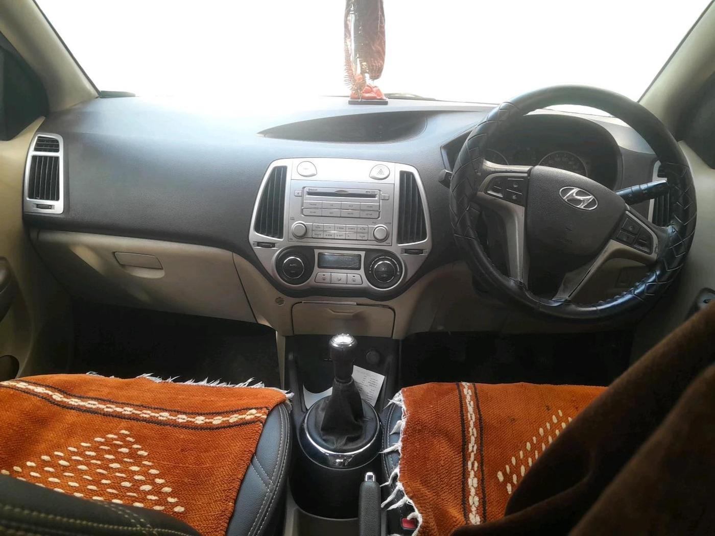 2011 Hyundai i20 SPORTZ 1.2, Petrol, Manual, 1,26,000 km, interior