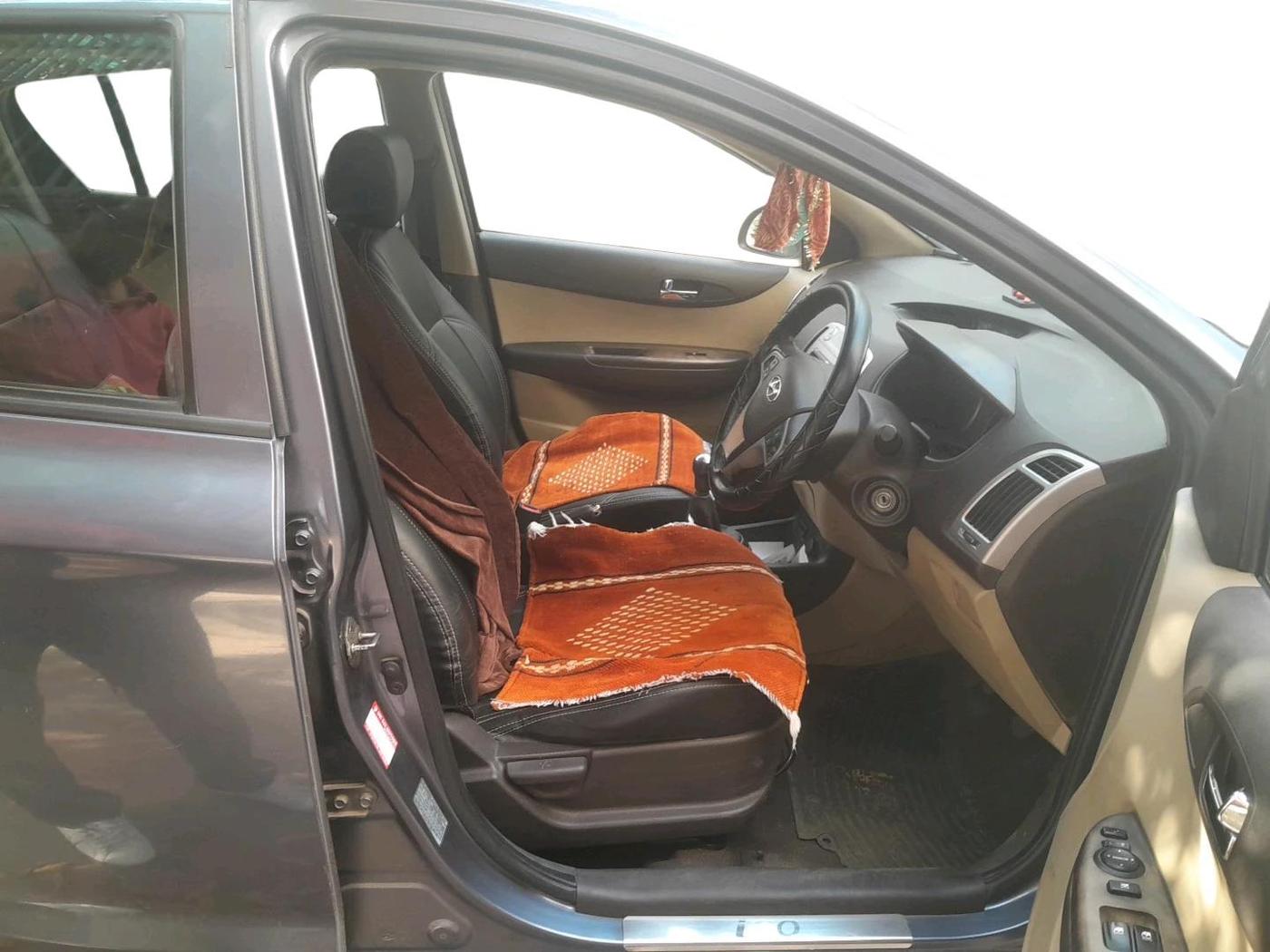 2011 Hyundai i20 SPORTZ 1.2, Petrol, Manual, 1,26,000 km, interior