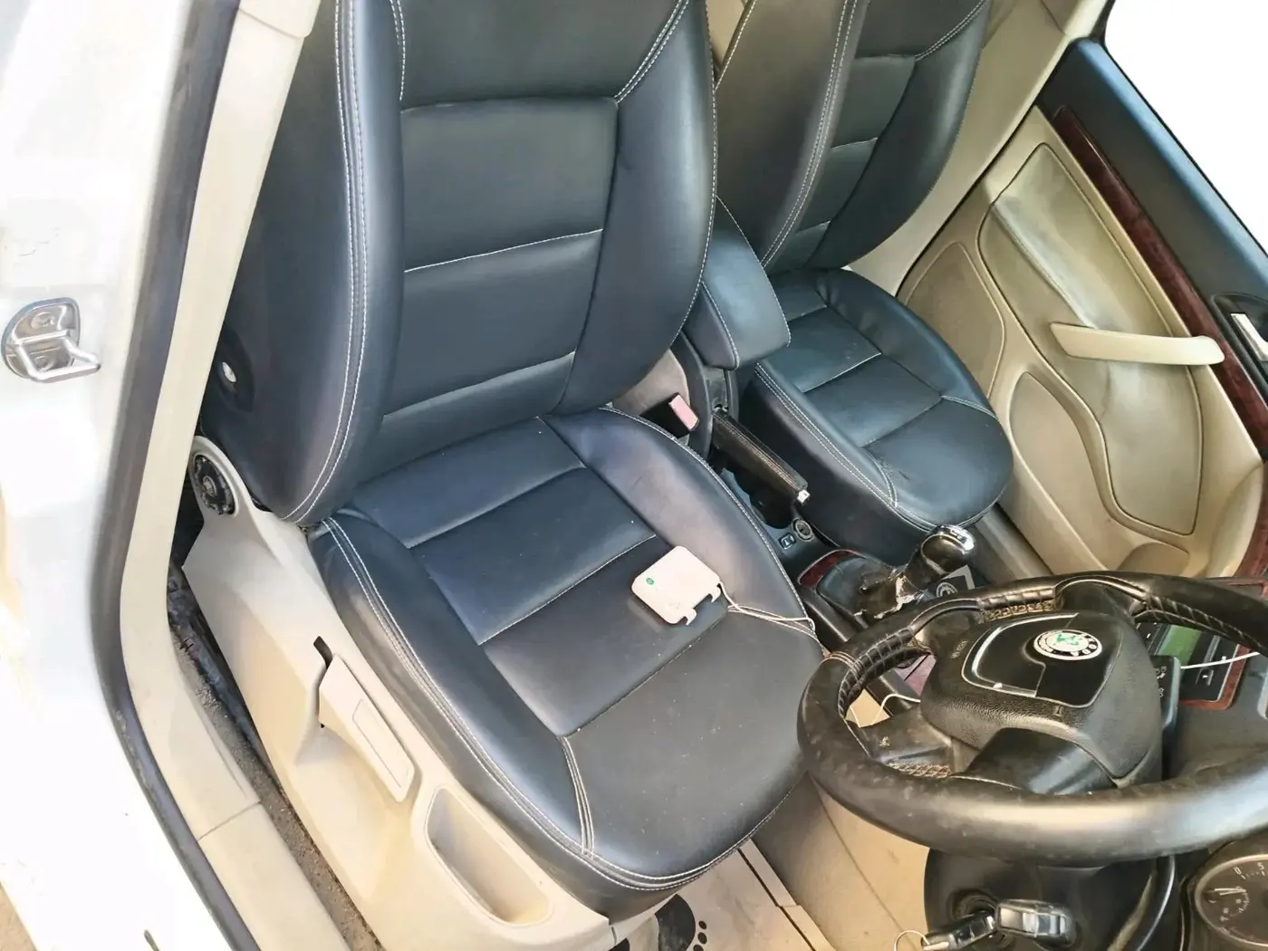 2009 Skoda Laura AMBIENTE 1.9 TDI MT, Diesel, Manual, 2,00,578 km, interior