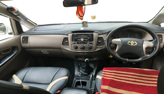 2015 Toyota Innova 2.5 G 8 STR, Diesel, Manual, 83,769 km, interior