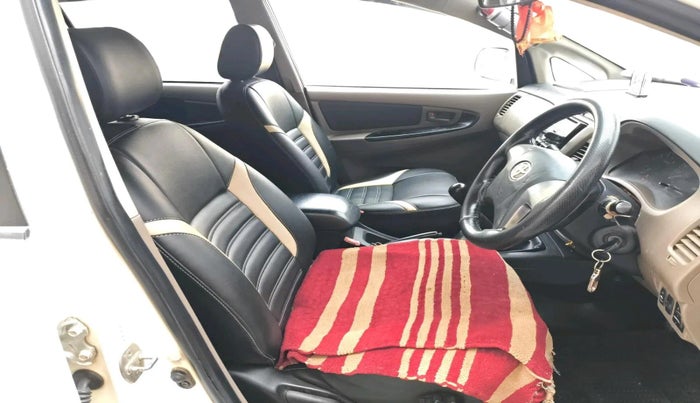 2015 Toyota Innova 2.5 G 8 STR, Diesel, Manual, 83,769 km, interior