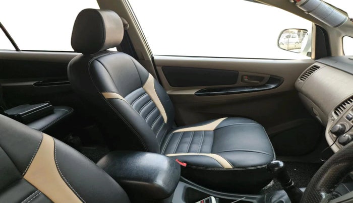 2015 Toyota Innova 2.5 G 8 STR, Diesel, Manual, 83,769 km, interior