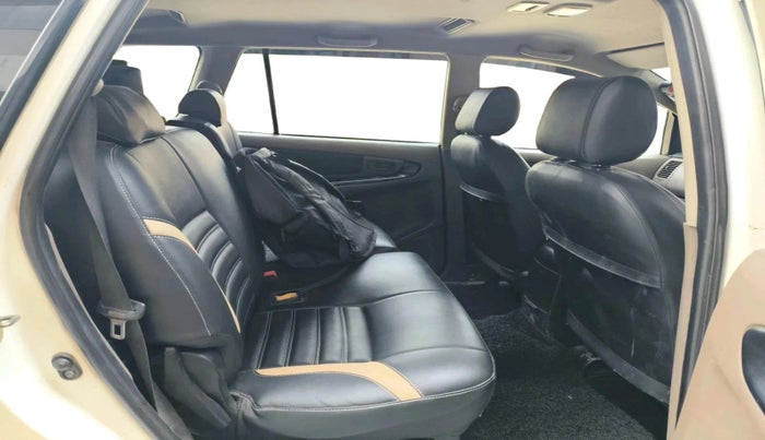 2015 Toyota Innova 2.5 G 8 STR, Diesel, Manual, 83,769 km, interior