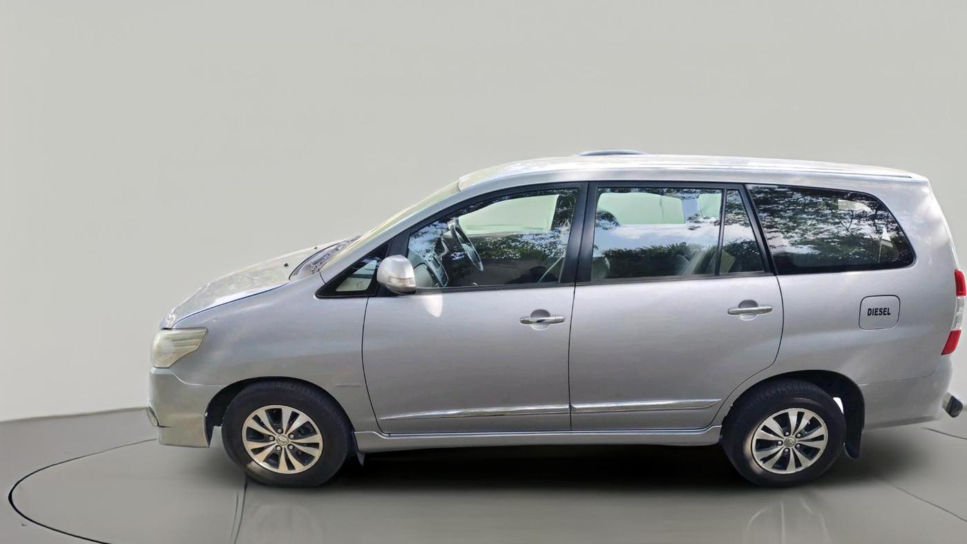 2015 Toyota Innova 2.5 VX 8 STR, Diesel, Manual, 1,12,729 km, exterior
