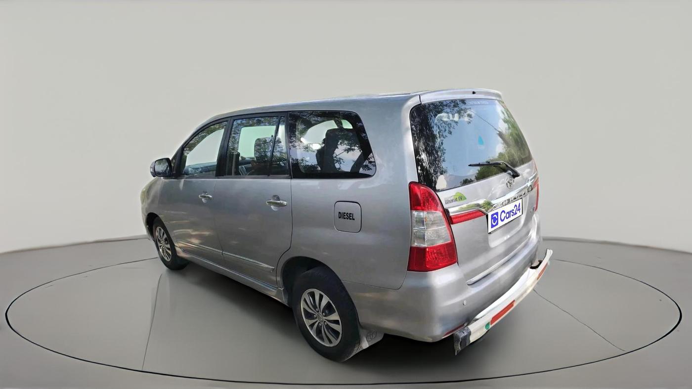 2015 Toyota Innova 2.5 VX 8 STR, Diesel, Manual, 1,12,729 km, exterior
