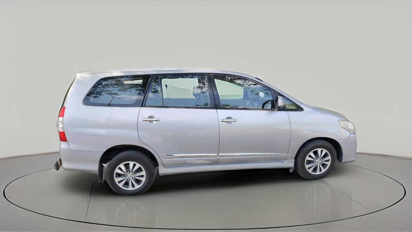 2015 Toyota Innova 2.5 VX 8 STR, Diesel, Manual, 1,12,729 km, exterior