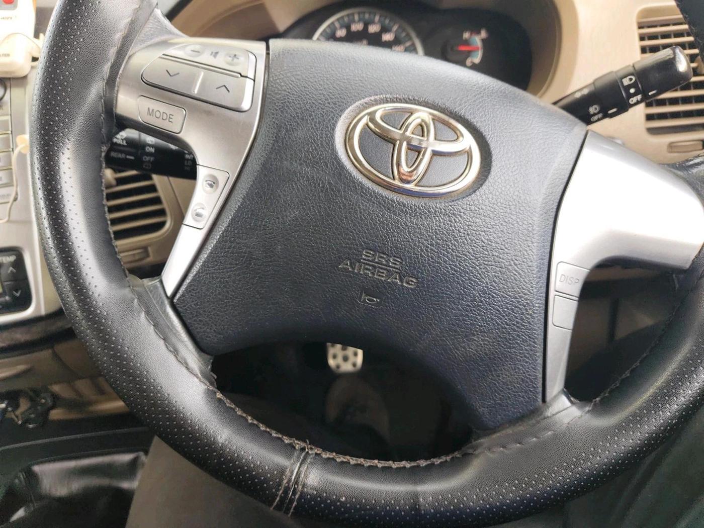 2015 Toyota Innova 2.5 VX 8 STR, Diesel, Manual, 1,12,729 km, interior
