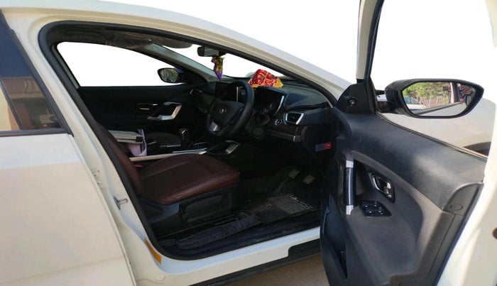 2022 Tata Harrier XT 2.0L KRYOTEC, Diesel, Manual, 52,140 km, interior