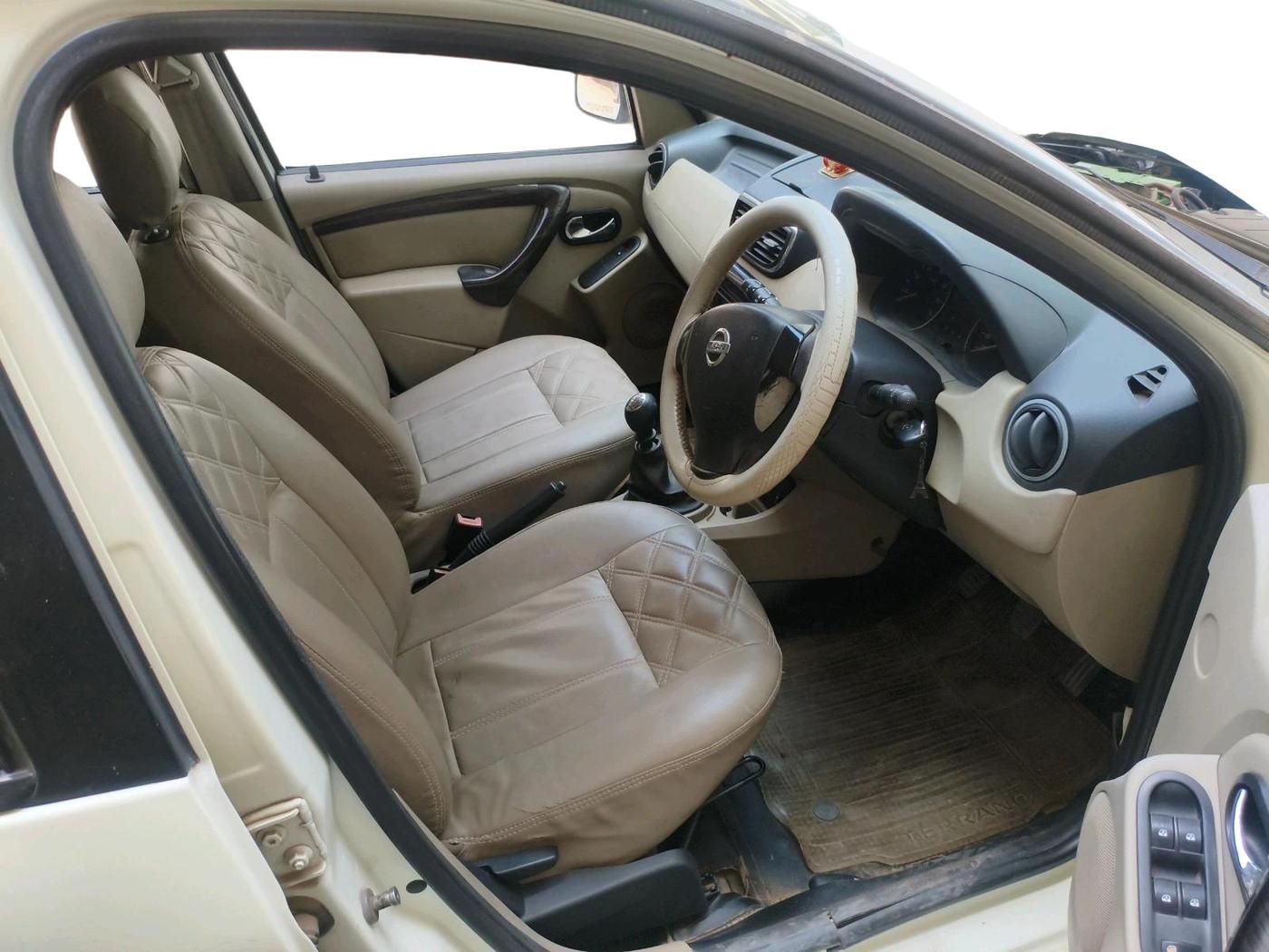 2013 Nissan Terrano XV D THP PREMIUM 110 PS, Diesel, Manual, 2,58,660 km, interior