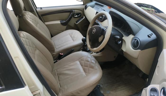 2013 Nissan Terrano XV D THP PREMIUM 110 PS, Diesel, Manual, 2,58,660 km, interior