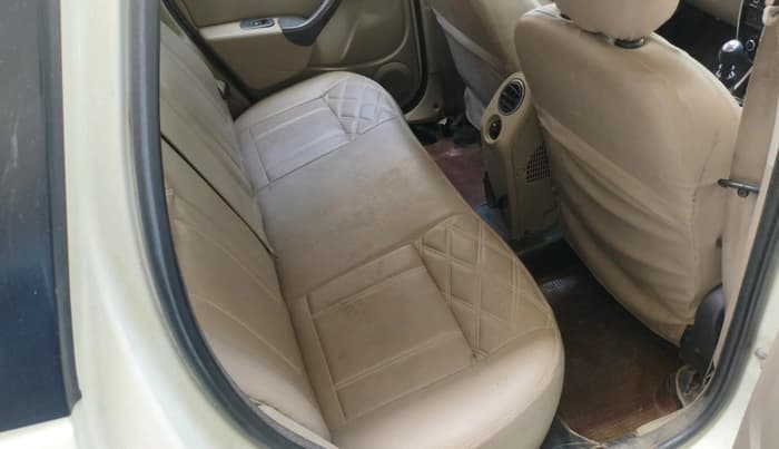 2013 Nissan Terrano XV D THP PREMIUM 110 PS, Diesel, Manual, 2,58,660 km, interior
