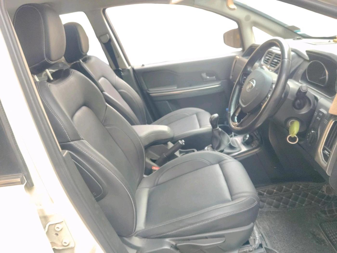 2019 Tata Hexa XT 4X4 7 STR, Diesel, Manual, 95,142 km, interior
