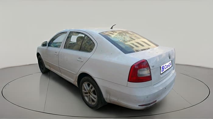 2013 Skoda Laura ELEGANCE 2.0 TDI CR AT, Diesel, Automatic, 2,33,376 km, exterior