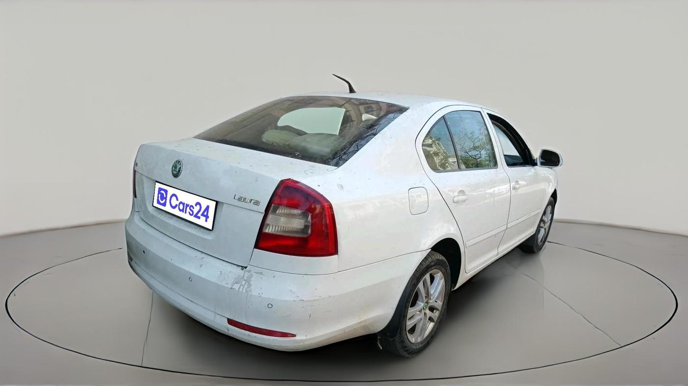 2013 Skoda Laura ELEGANCE 2.0 TDI CR AT, Diesel, Automatic, 2,33,376 km, exterior