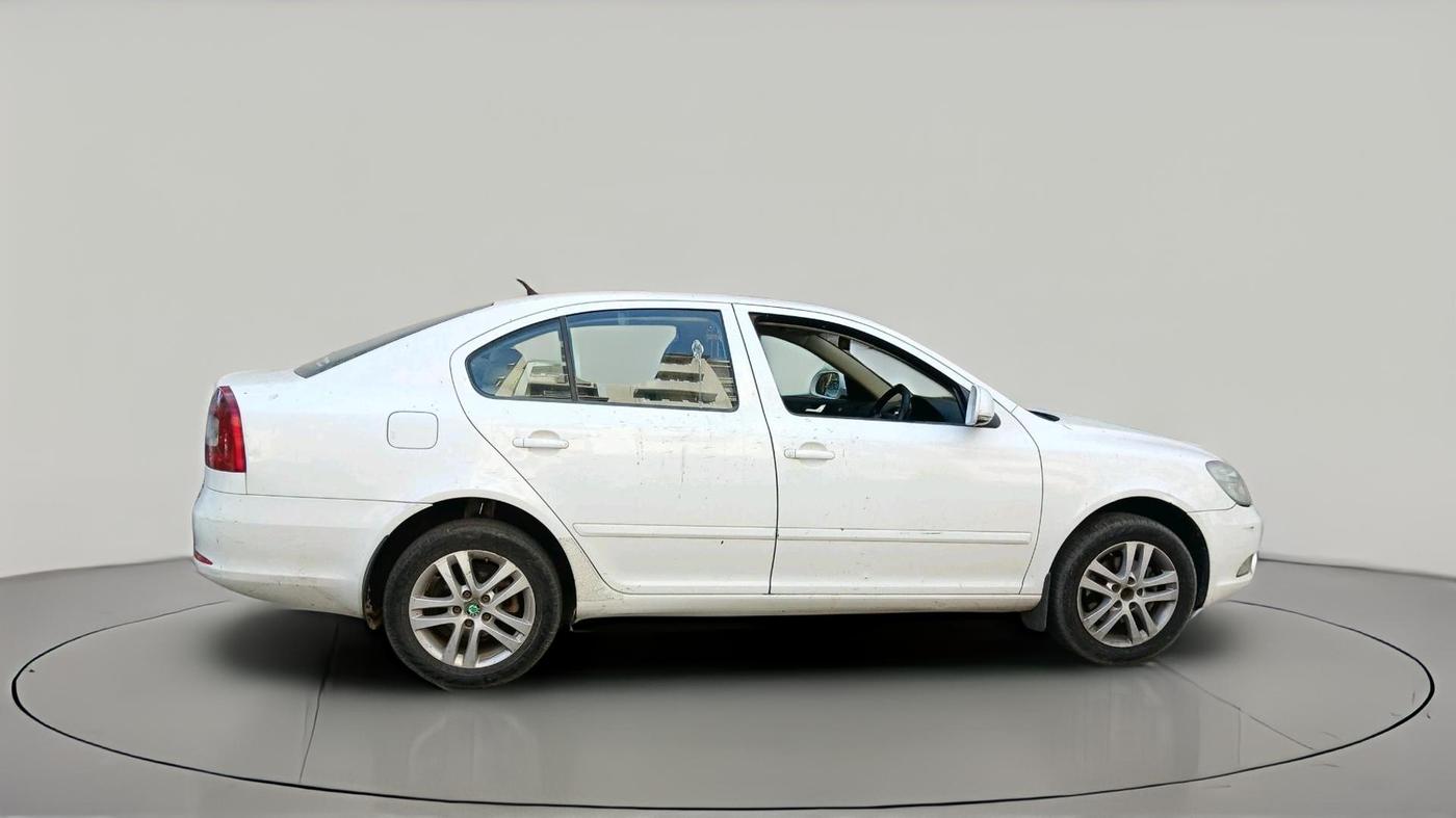 2013 Skoda Laura ELEGANCE 2.0 TDI CR AT, Diesel, Automatic, 2,33,376 km, exterior