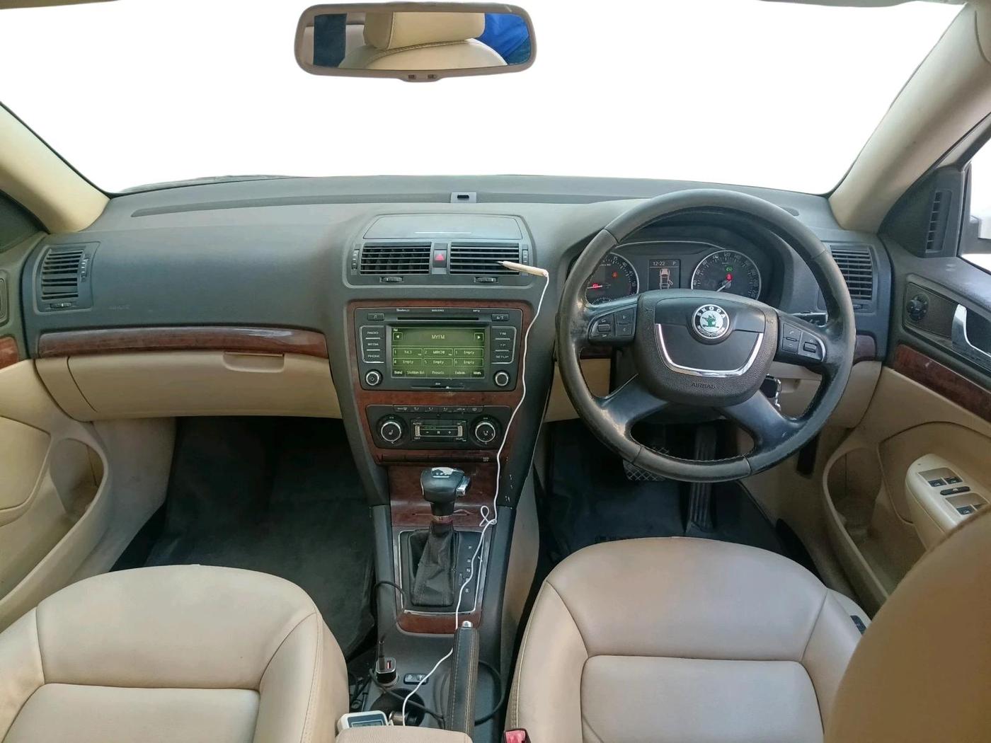 2013 Skoda Laura ELEGANCE 2.0 TDI CR AT, Diesel, Automatic, 2,33,376 km, interior