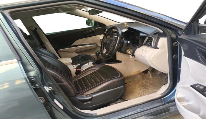 2020 Mahindra XUV300 W6 1.5 Diesel, Diesel, Manual, 1,42,133 km, interior