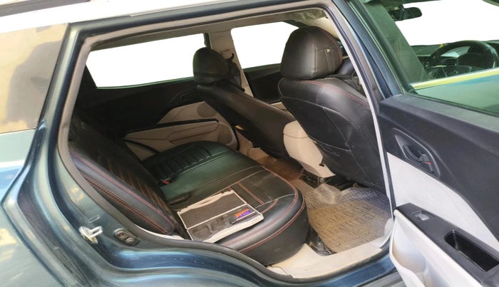 2020 Mahindra XUV300 W6 1.5 Diesel, Diesel, Manual, 1,42,133 km, interior
