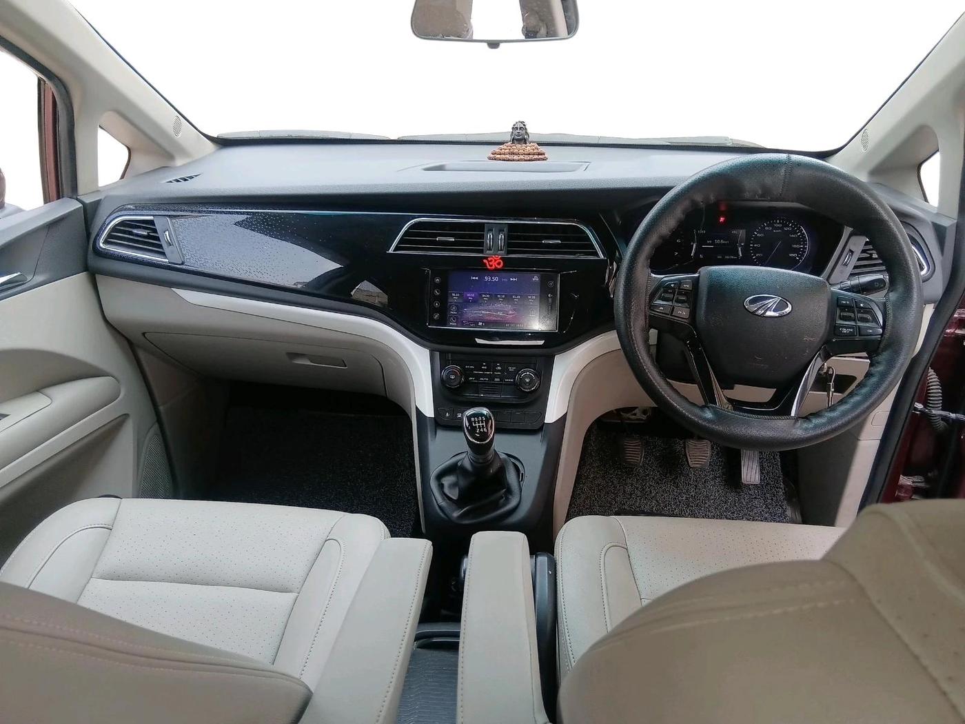 2018 Mahindra MARAZZO M8 7 STR, Diesel, Manual, 86,519 km, interior