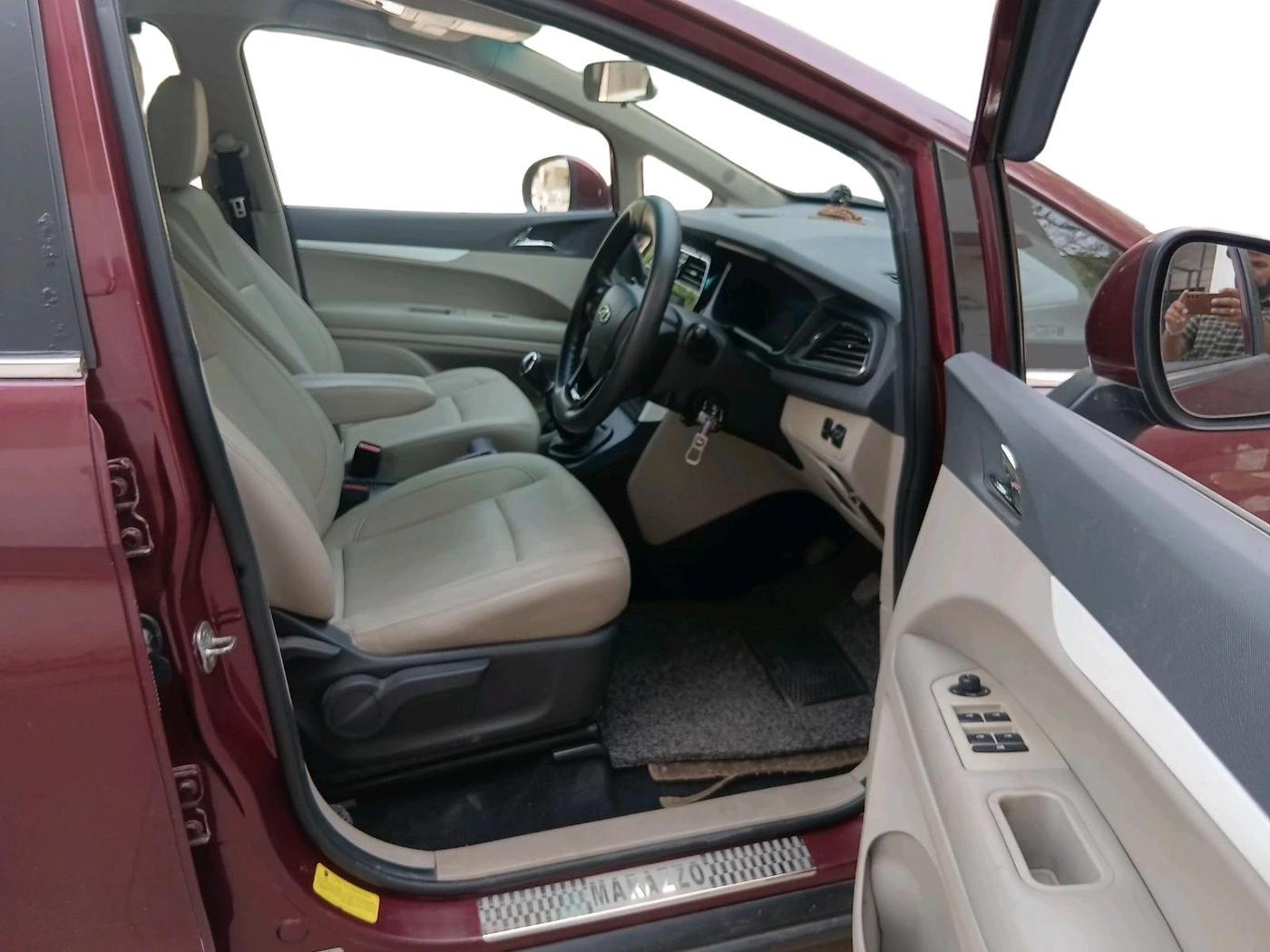 2018 Mahindra MARAZZO M8 7 STR, Diesel, Manual, 86,519 km, interior
