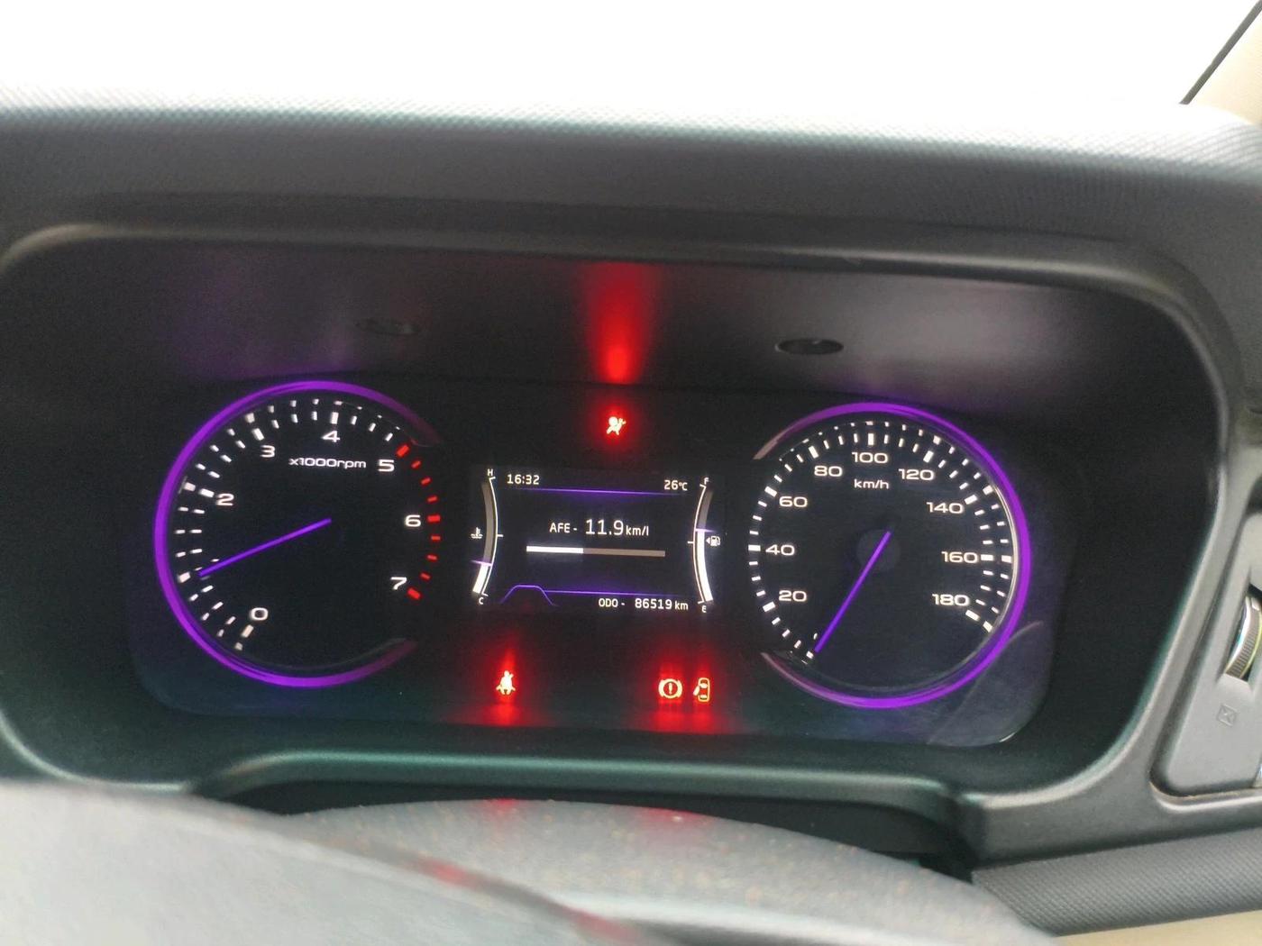 2018 Mahindra MARAZZO M8 7 STR, Diesel, Manual, 86,519 km, interior