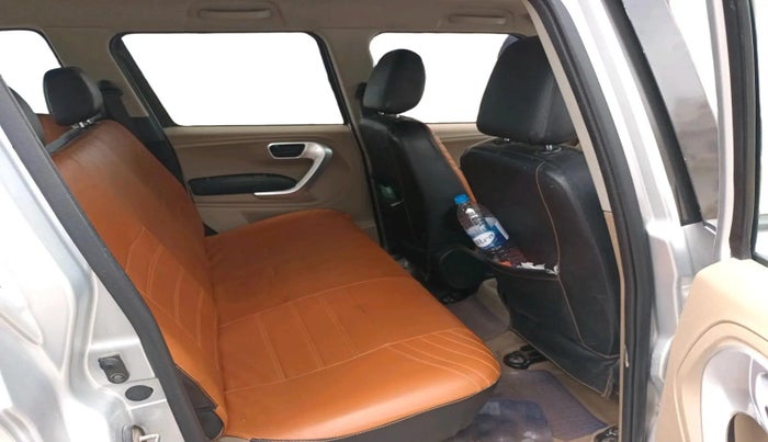 2018 Mahindra TUV 300 PLUS P8, Diesel, Manual, 1,00,559 km, interior