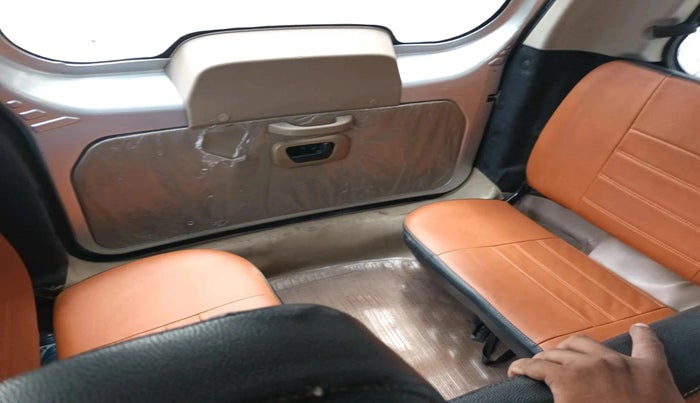 2018 Mahindra TUV 300 PLUS P8, Diesel, Manual, 1,00,559 km, interior