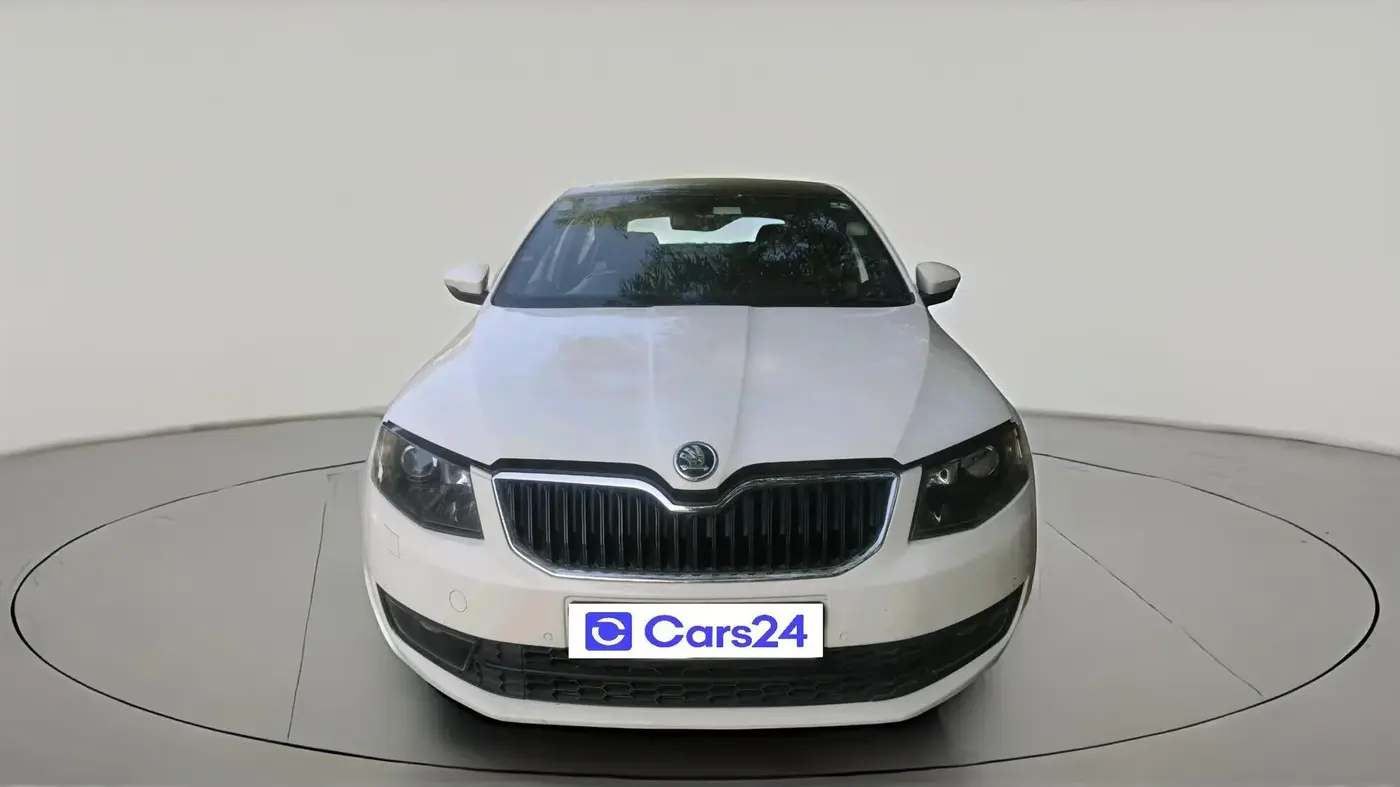 2015 Skoda Octavia ELEGANCE 2.0 TDI AT, Diesel, Automatic, 1,88,427 km, exterior