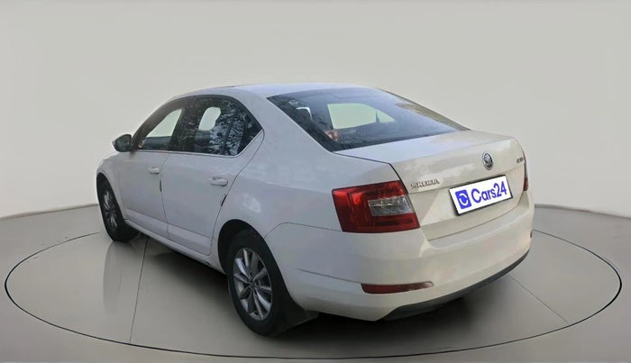 2015 Skoda Octavia ELEGANCE 2.0 TDI AT, Diesel, Automatic, 1,88,427 km, exterior