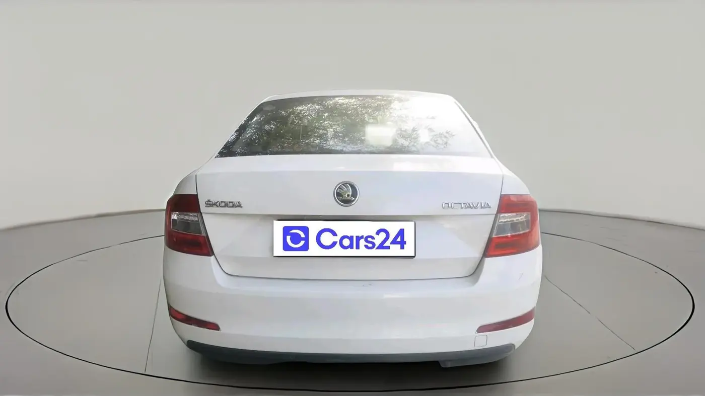 2015 Skoda Octavia ELEGANCE 2.0 TDI AT, Diesel, Automatic, 1,88,427 km, exterior