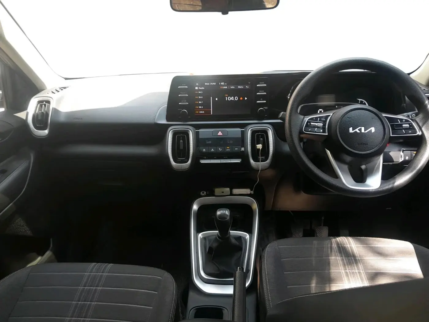 2024 KIA SONET HTK (O) 1.2 Petrol MT, Petrol, Manual, 11,442 km, interior