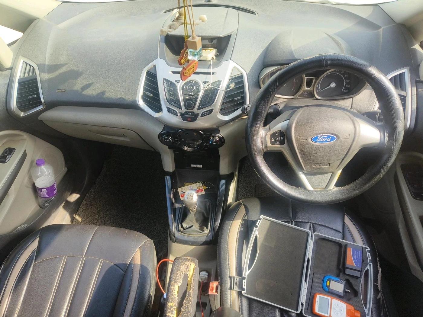 2014 Ford Ecosport TITANIUM 1.5L DIESEL, Diesel, Manual, 1,17,165 km, interior