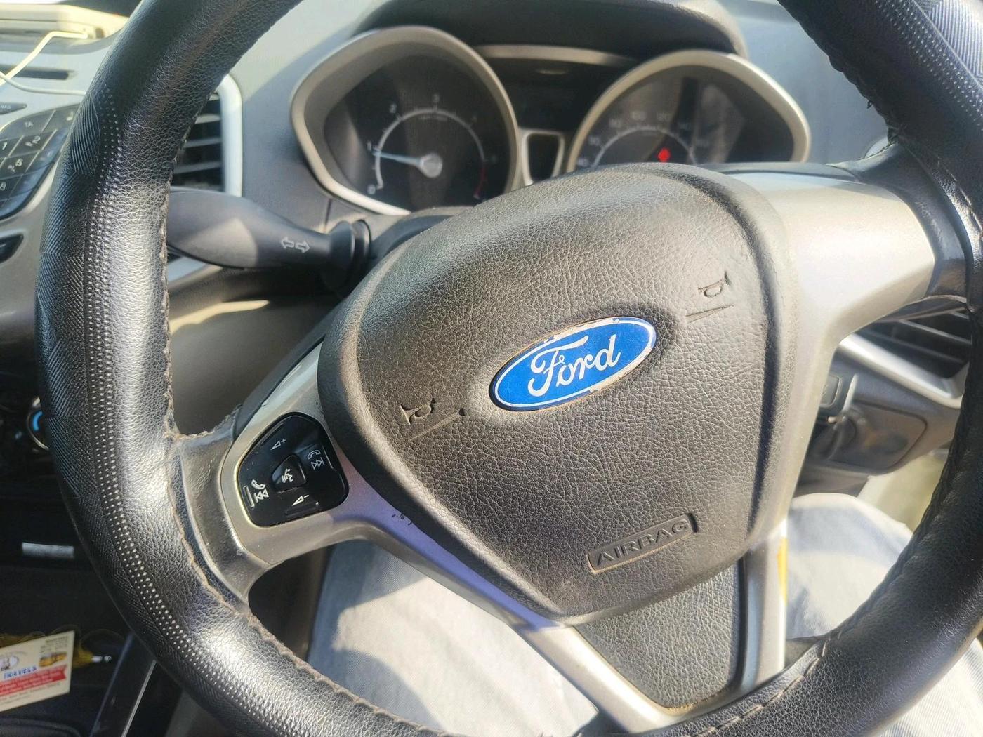 2014 Ford Ecosport TITANIUM 1.5L DIESEL, Diesel, Manual, 1,17,165 km, interior